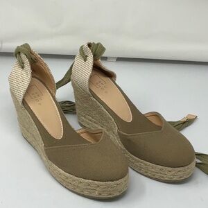 Shu shop espradilles brand new size 9